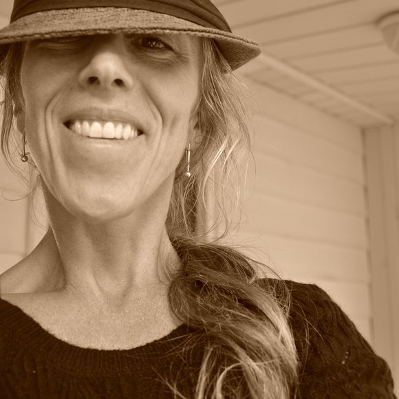 Meet your Posher, Sarah - Picture 1 of 1